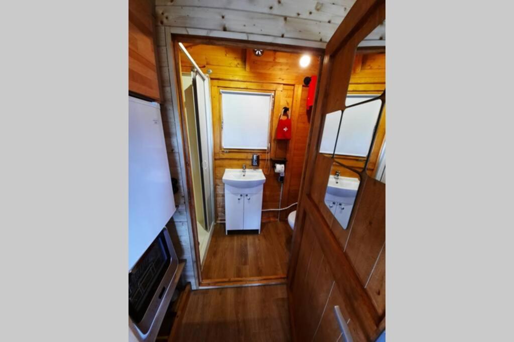 Ferienwohnung Autarkes Tiny House mit Rheinblick Rumikon Exterior foto